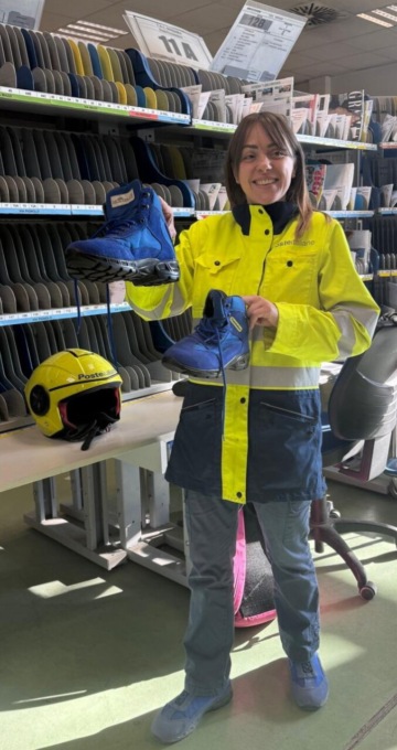 Le scarpe dei portalettere di Poste Italiane diventeranno pavimenti per le aree gioco dei parchi