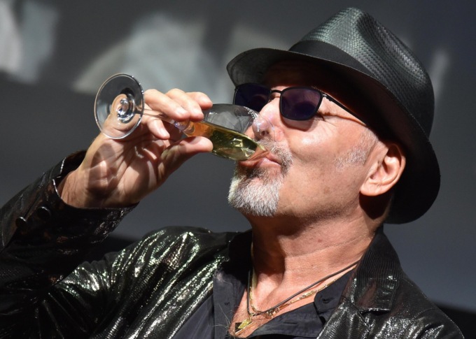 Da Dispensa Emilia a Oriocenter con un cesto di tigelle e del lambrusco vinci Vasco Rossi