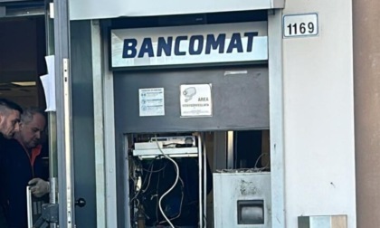 Colpo in banca a Calusco: fatto esplodere il bancomat, magro bottino