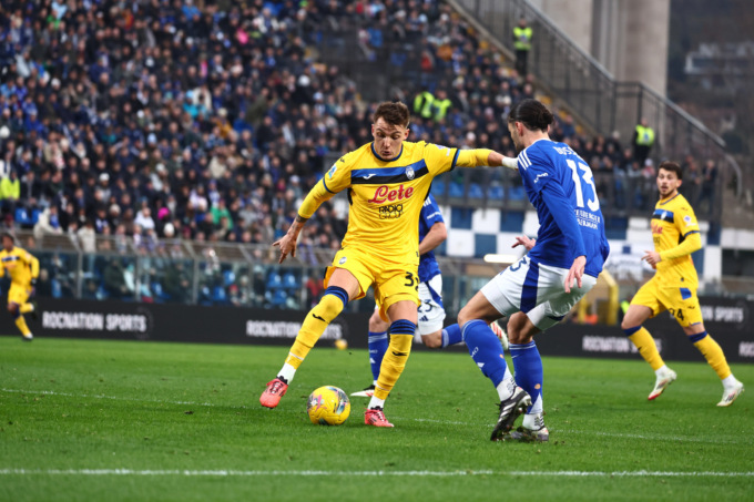 Reazione e doppietta di Retegui valgono la vittoria numero 14 in campionato (2-1 a Como)
