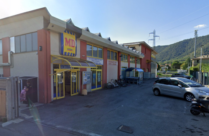 Rapina il discount Md di Ranica e fugge in scooter, indagano i carabinieri