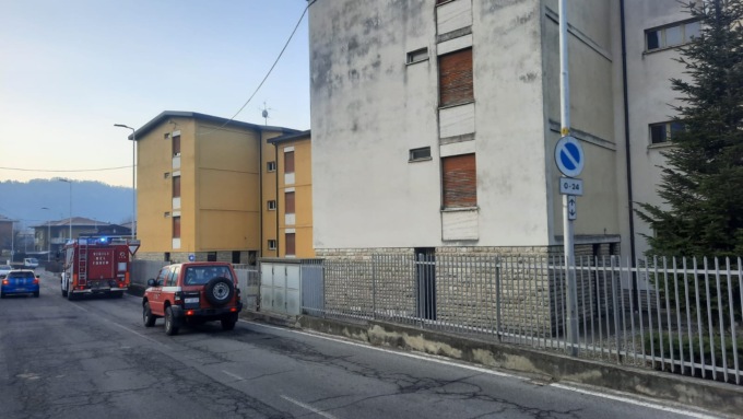 Anziano cade in casa a Gandino ma non può aprire: soccorso da vigili e carabinieri