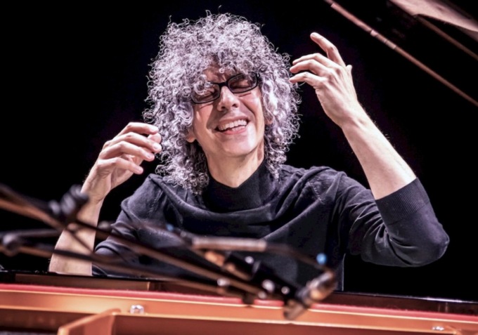 Giovanni Allevi al Donizetti detta le regole del pianoforte