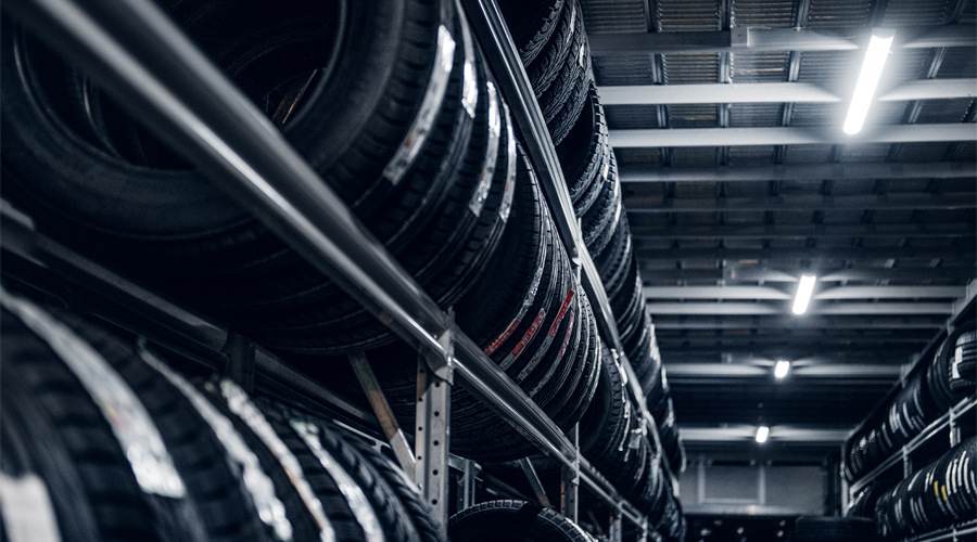 Pneumatici auto sempre in forma: i consigli durante l’uso e il rimessaggio