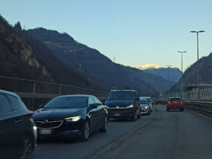 Anas: «Ripristineremo l’illuminazione sui ponti di Sedrina e gli Sos in galleria». Ma così si rischiano due nuove chiusure stradali