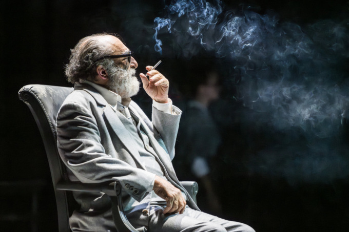 “La coscienza di Zeno” sale sul palco della Stagione di Prosa al Teatro Donizetti