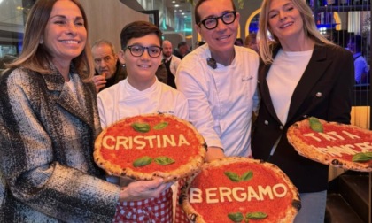 Inaugurazione con vip (e coda per la Margherita gratis) alla pizzeria Sorbillo di Bergamo