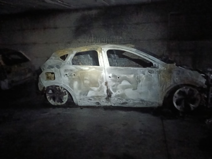 Grave incendio nella corsia dei garage di un condominio Aler di Verdellino