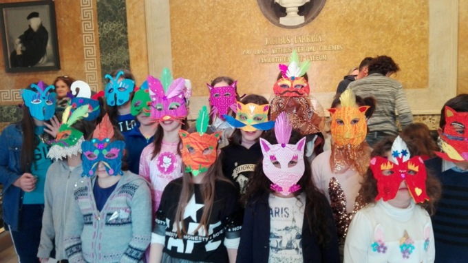 Festa in costume da bagno per il martedì grasso: “Tropico del Carnevale” sul Sentierone