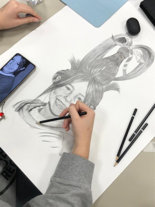 “Percorsi creativi: dalla carta alla pelle”, viaggio nel disegno dal vero
