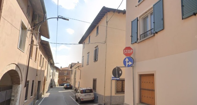 Rissa a suon di bastoni e pietre tra gruppi di stranieri nel centro di Cividate