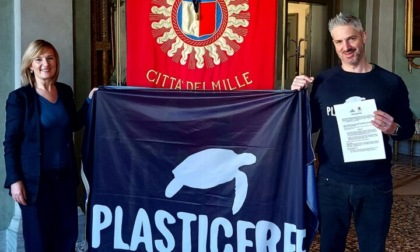 Bergamo diventa città Plastic Free 2025, ma solo a marzo si saprà fino a che punto