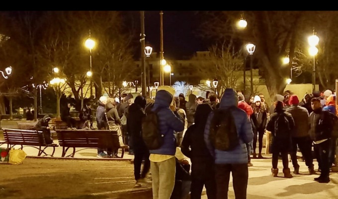 Da Nembro a Trieste, per fare del bene: «Abbiamo ballato con i migranti in piazza»