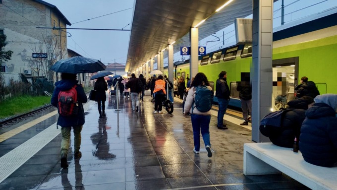 Le “vittime” dei disservizi dei treni non sono solo i pendolari, ma anche i ferrovieri