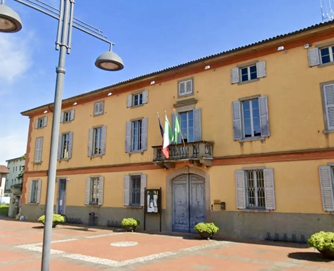Il municipio sarà presto riqualificato, ma a Levate non ci sono i soldi per fare il resto