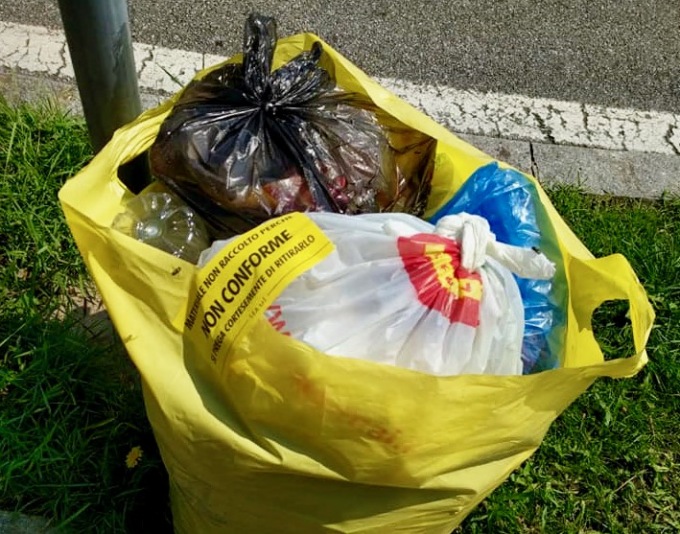 Raccolta della plastica: proteste per le nuove regole ad Azzano San Paolo