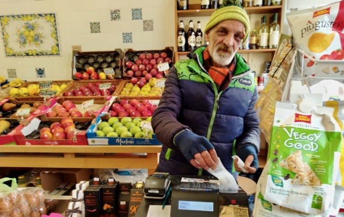 La grande lezione di Gaetano Calì, il fruttivendolo derubato e picchiato a Celadina