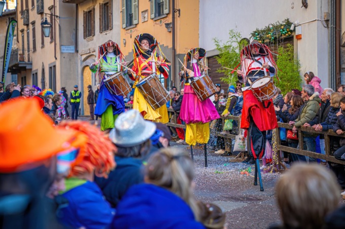 Il Carnevale illumina Val Seriana e Val di Scalve con colori, maschere e tanta allegria
