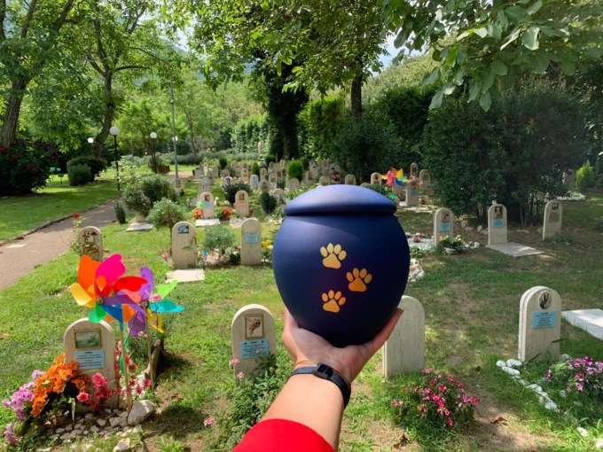 Un cimitero per gli amici a quattro zampe a Bergamo, la proposta di Ida Tentorio