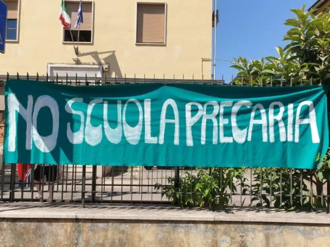 Il crescente problema del precariato nelle scuole bergamasche (non solo tra i docenti)
