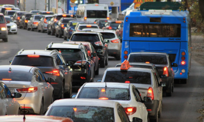 Traffico insostenibile la mattina in via Moroni: il Codacons diffida il Comune di Bergamo