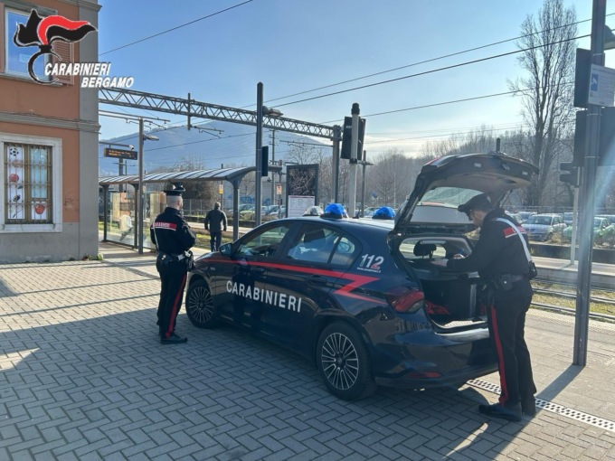 Fugge sulla Teb dopo aver rapinato un supermercato a Ranica: arrestato ad Albino