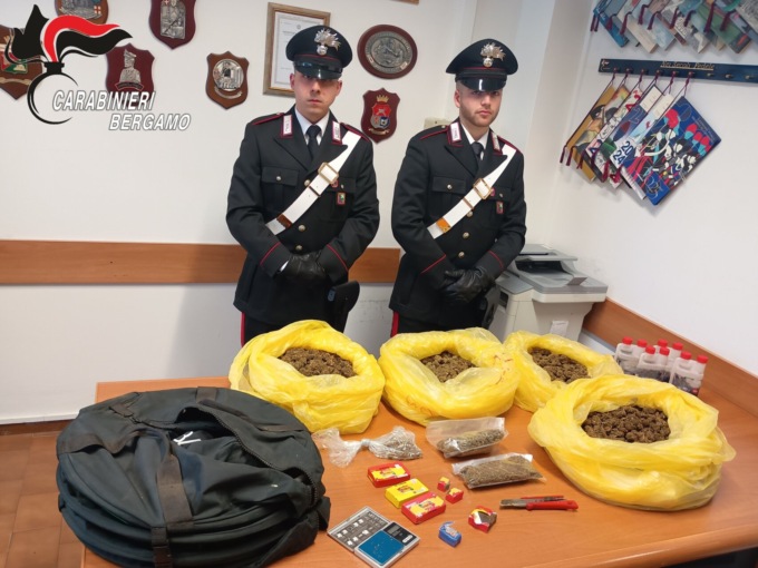 Maxi blitz antidroga nella Bergamasca: sequestrati oltre 3 kg di stupefacenti