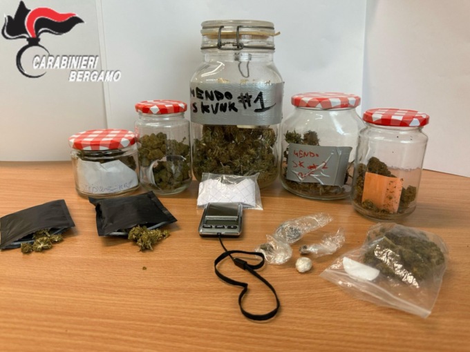 Sequestrati ketamina, marijuana e hashish: 28enne arrestato a Cologno al Serio