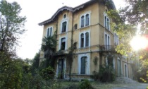 Entra in una villa abbandonata a Lovere ma il pavimento cede, grave 15enne