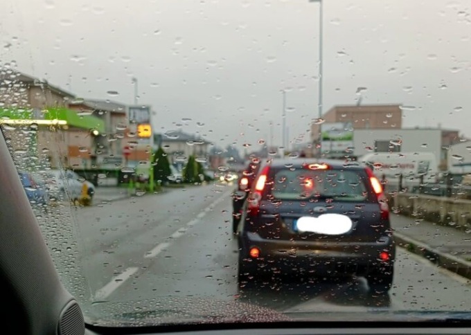 Code, disagi e nuove proteste a causa del blocco delle strade a Gorle (piove sul bagnato)