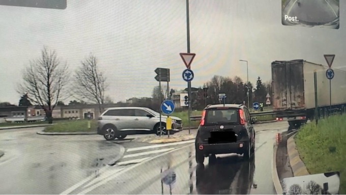 «Attenda le 9.01»: la polemica social di un automobilista sul blocco delle strade a Gorle