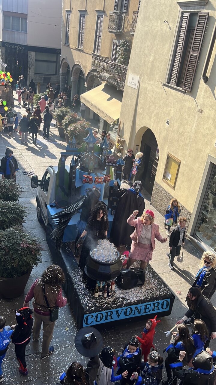 Corvonero in via Mazzini