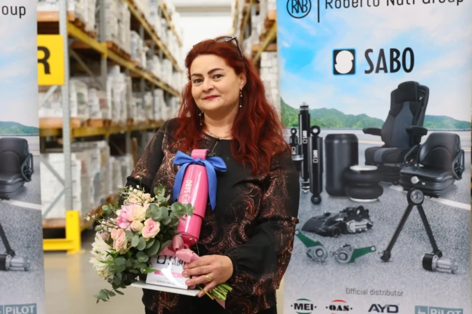 La “Camionista dell’anno” è bergamasca: a Claudia Gina Sasz il Sabo Rosa 2025