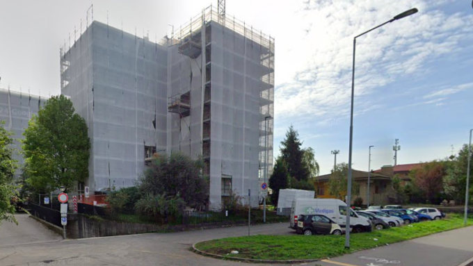 Topi fuori dalle case Aler di via Moroni: dopo segnalazioni e lettera alle autorità, l’operazione straordinaria di pulizia