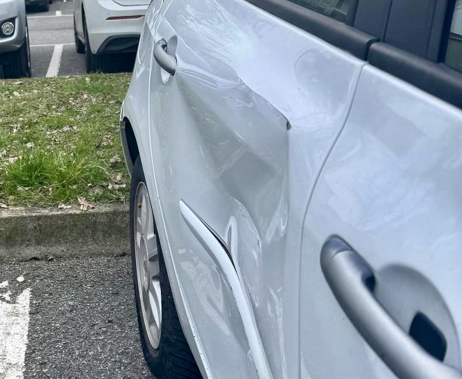 Vetture danneggiate a Ponte San Pietro: «Devi pregare di ritrovare l’auto ancora lì…»