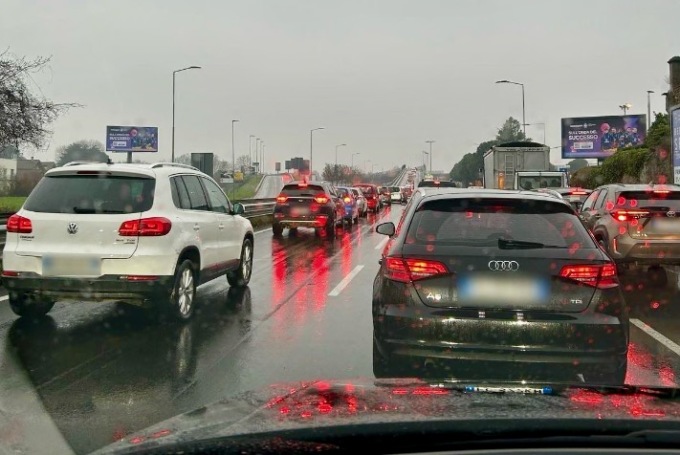 L’ennesima protesta di un automobilista: «Un’ora di traffico per fare Torre-Albano»