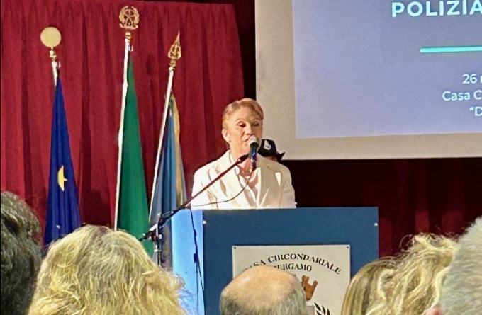 Guardie e detenuti del carcere di Bergamo abbandonati a loro stessi: la politica non c’è