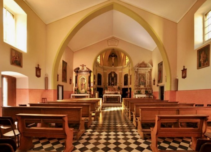Aiutiamo Linda, che da trent’anni si prende cura della chiesa della Santissima Trinità di Alzano