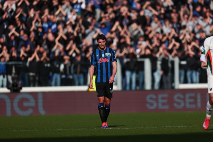 La frenata delle prime tre tiene i giochi aperti. È una gara di resilienza e di resistenza