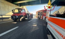 Incidente sull'A4: scontro tra un bus di una scolaresca e un tir, grave il conducente