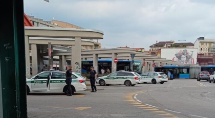 Nel giorno di Sant’Alessandro, un pic-nic in stazione a Bergamo in risposta allo sgombero