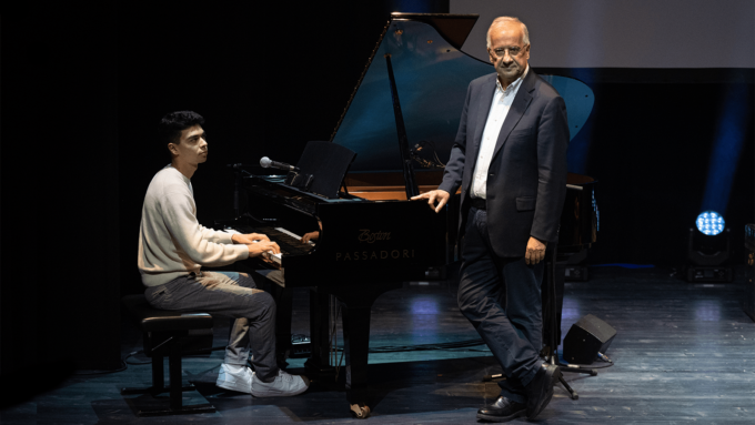 Veltroni: «Riparto dagli anni ‘60 per darci speranza in un tempo pesante come quello che viviamo»