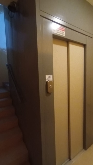 Case Aler di via Moroni senza ascensore da 110 giorni: «Non pago più l’affitto»