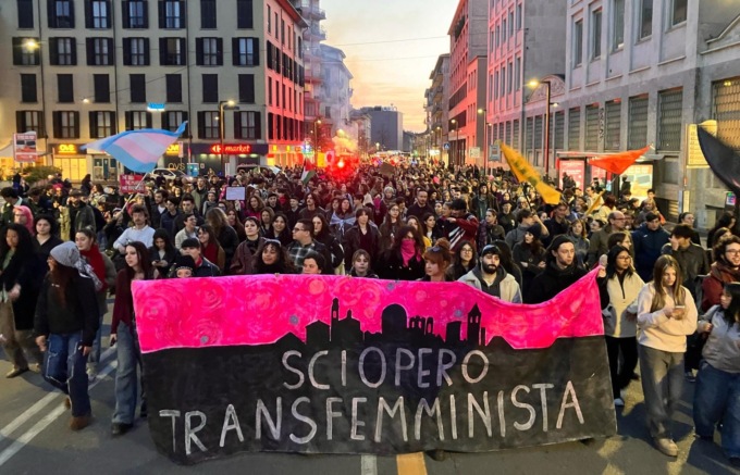 In fiamme le foto di Meloni, Piantedosi e Vannacci al corteo dell’8 marzo: «Atto ignobile»
