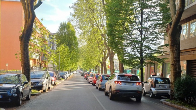 Via XXIV Maggio a Bergamo paralizzata: un quarto d’ora per fare cinquecento metri