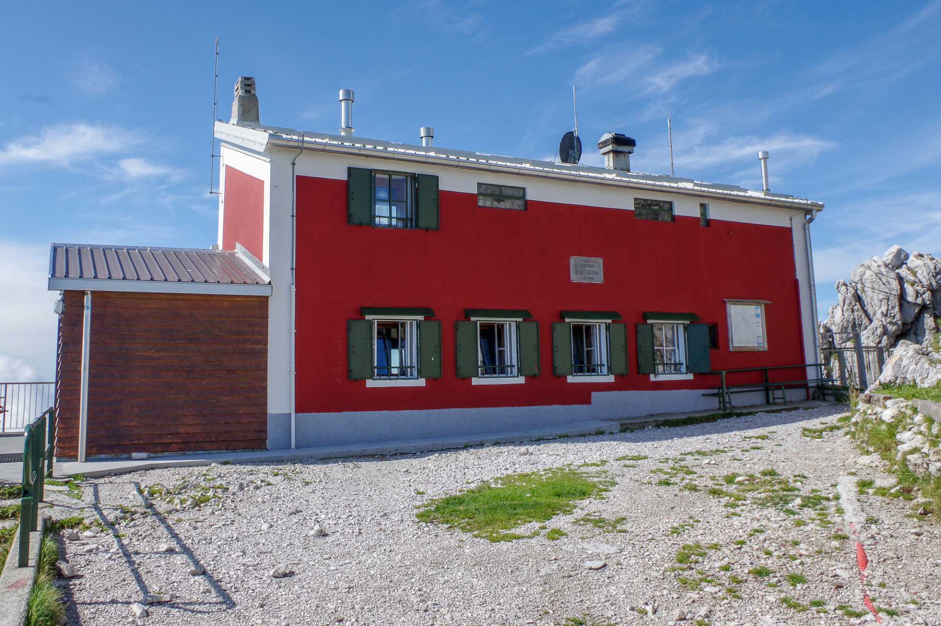 8 - Il rifugio Azzoni
