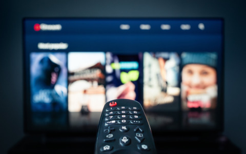 Smart TV e risparmio: quando la tecnologia incontra le offerte luce e gas