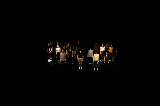 Un coro di cittadini e di cittadine “Per (non) diventare fascisti” al Teatro di Loreto