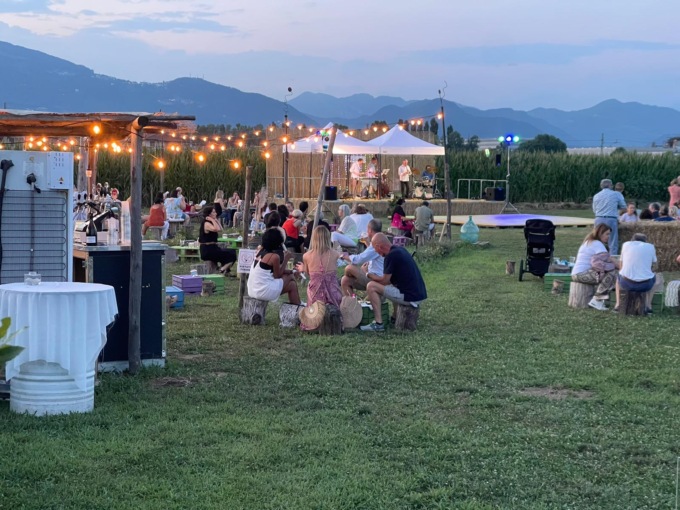 A Terno d’Isola c’è il primo street food immerso nelle peonie