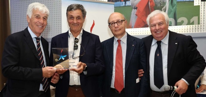 Gasperini al premio Ussi: «Ho detto che non rinnovo, non che andrò via. È diverso»